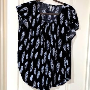 Chicoree Blavk Printed Top. Loose fit.